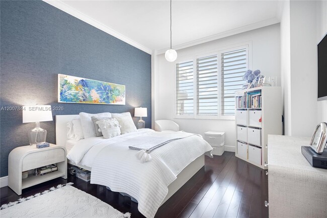 Building Photo - 888 Brickell Key Dr