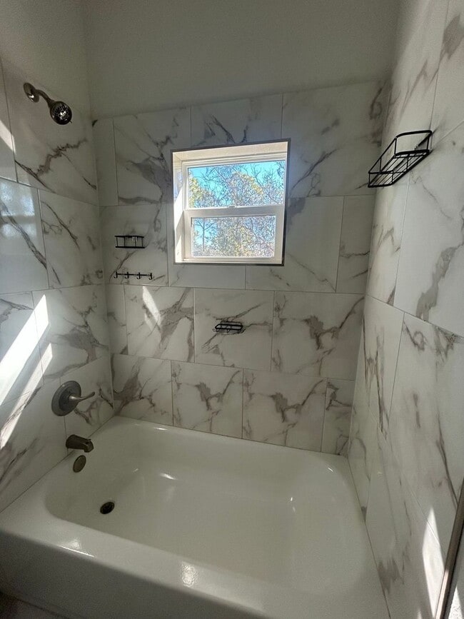 Building Photo - SPACIOUS 4 BEDROOM- 2 BATHROOM RETREAT IN BEAUTIFUL LAKE PLACID