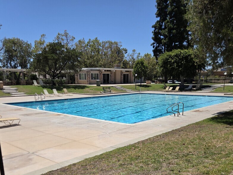 Building Photo - 14232 Matisse Ave