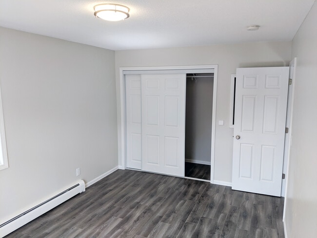 Building Photo - 501/503