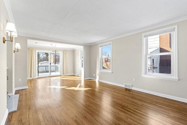 Building Photo - 2063 Inchcliff Rd