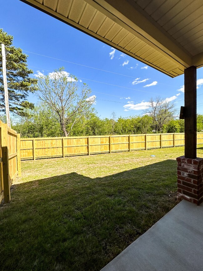 Building Photo - 1708 Rosemary Drive