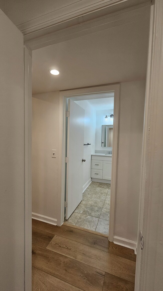 Building Photo - 3107 Colonial Way