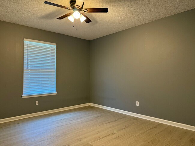Building Photo - 5 Flourite Cove