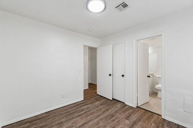 Building Photo - 3 bedroom 2.5 bath - NW Highway and Rockwell