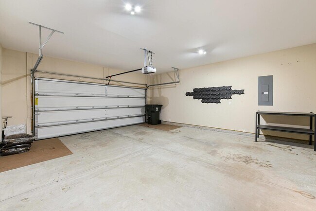 Building Photo - 432 War Admiral Ln