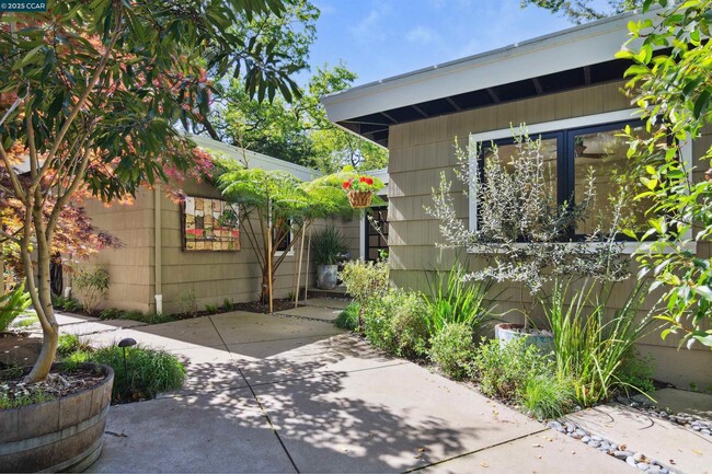 Primary Photo - 20 Mira Loma Rd
