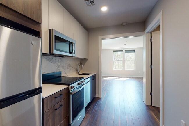 Interior Photo - 520 E Armour