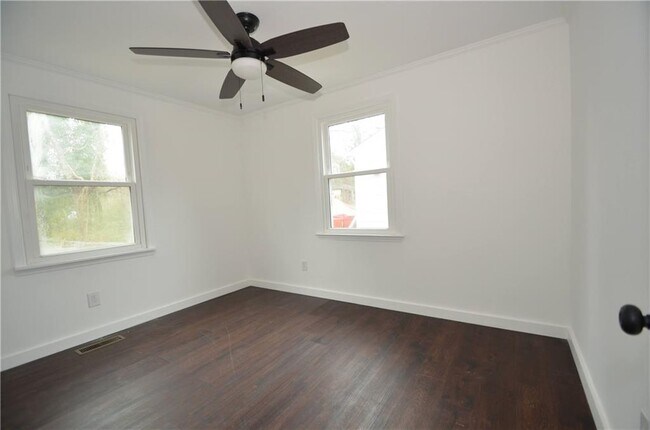 Building Photo - 1350 Kenilworth Dr SW