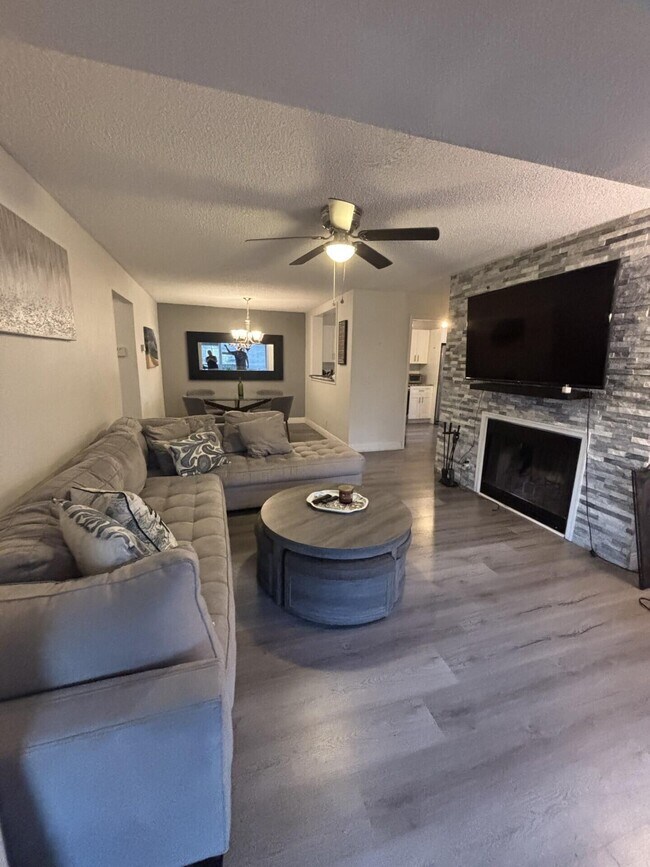 Building Photo - 5048 Heatherhill Ln