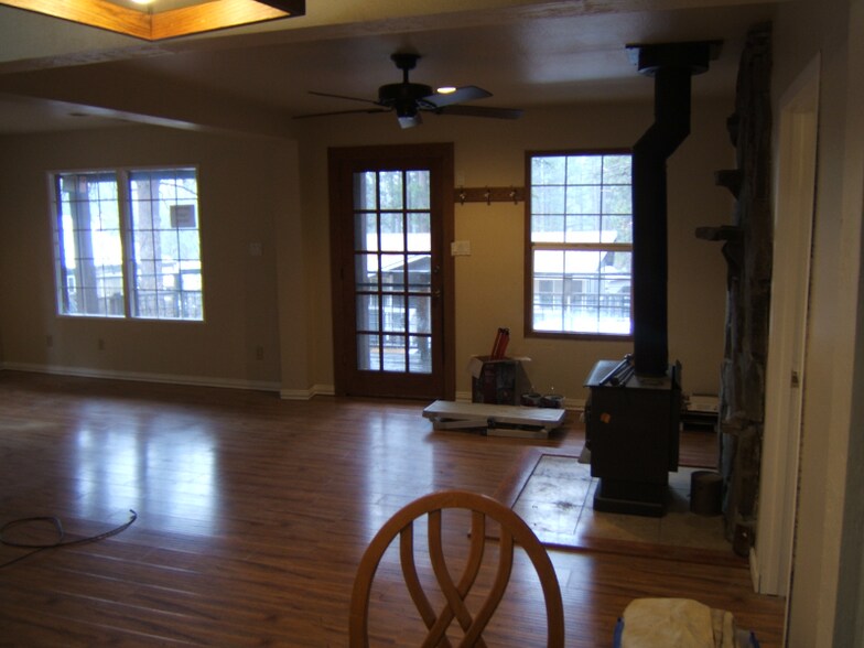 Building Photo - 106 Coates Ave