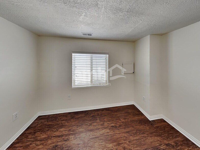 Building Photo - 8474 Delicate Arch Dr