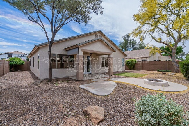 Building Photo - 3536 E San Pedro Ave