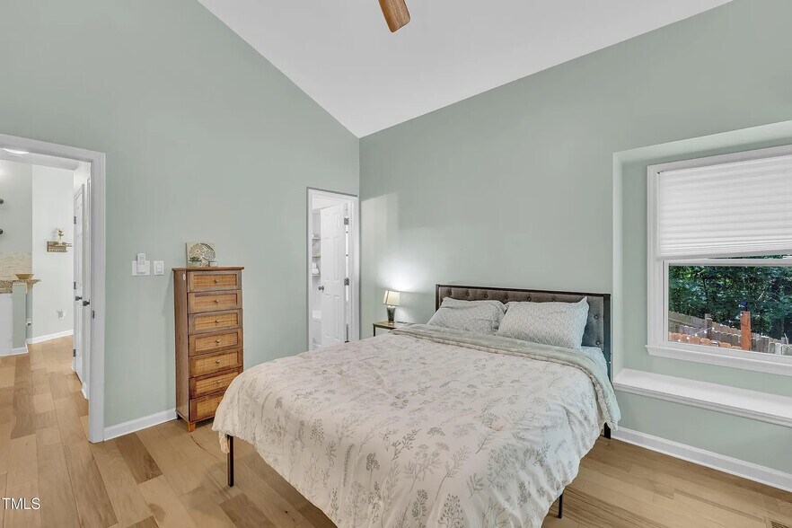 Building Photo - Room in House on Tall Rock Ct
