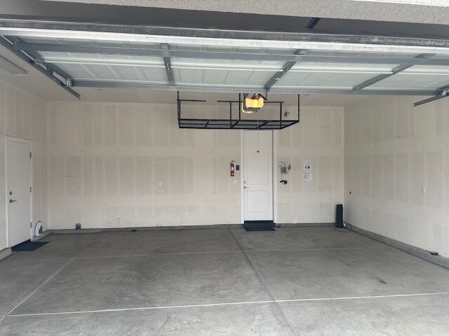 Building Photo - Gorgeous 3 Bedroom 2 Bathroom Manteca Home