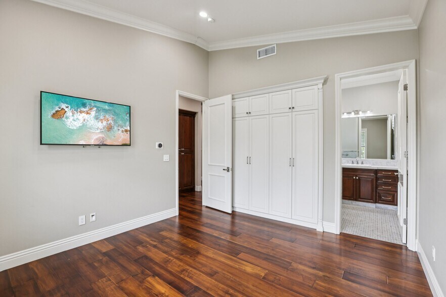 Building Photo - 27048 Triumph Ave