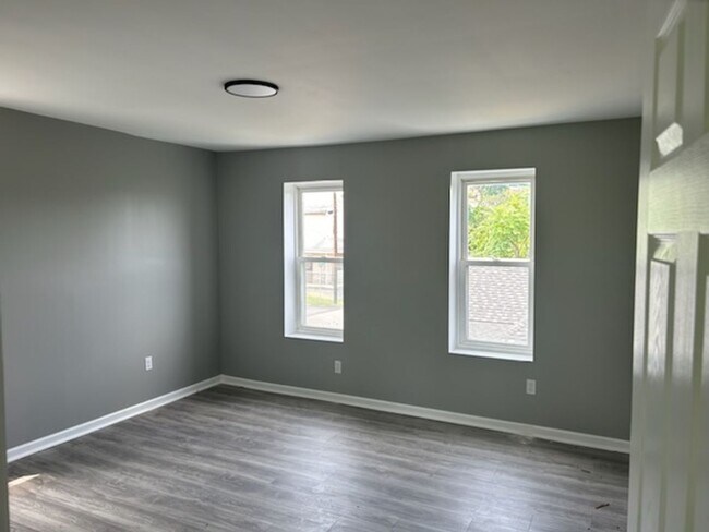 Building Photo - Fully Rehabbed 4 bedroom home for rent