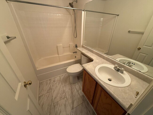 Building Photo - Refreshed 3-Bedroom Home in Waterglen Neig...