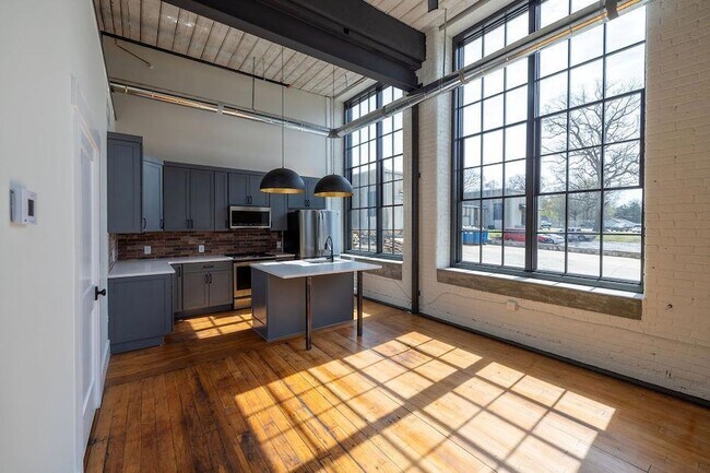 Building Photo - 200 Barrett St