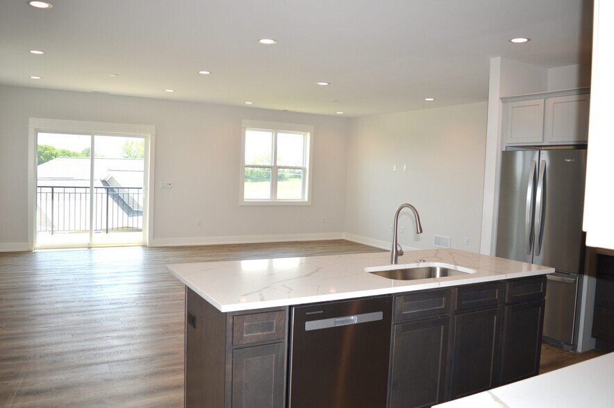 Building Photo - 219 3rd Ave