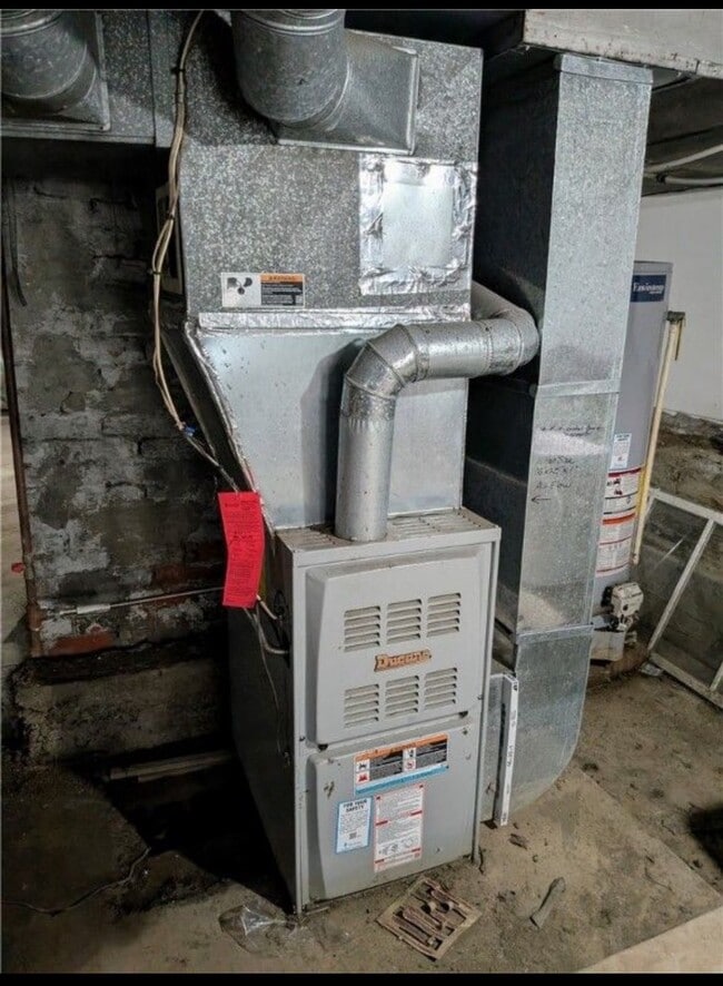 Building Photo - 1913 Evans Ave