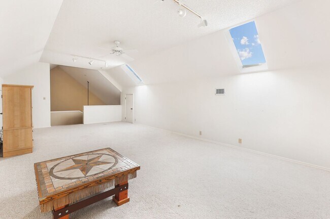 Building Photo - Hill Country Retreat