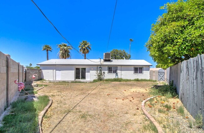 Building Photo - 5657 N 39th Ave