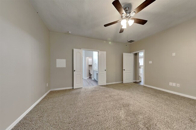 Building Photo - 2223 Brown Oak Dr