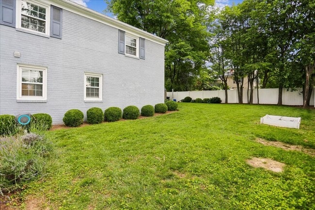 Building Photo - 3801 Denfeld Ave