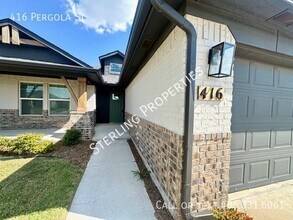 Building Photo - 416 Pergola St