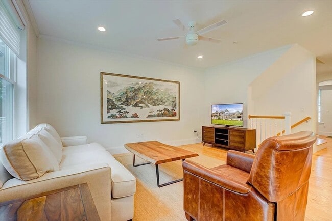 Building Photo - 23 Lily Pond Ln