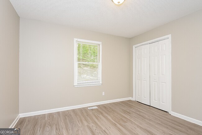 Building Photo - 19 Widgeon Way SW