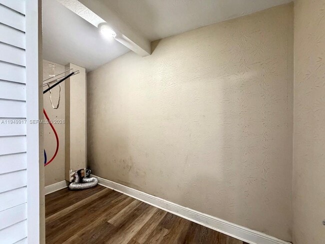 Building Photo - 565 Forrest Dr