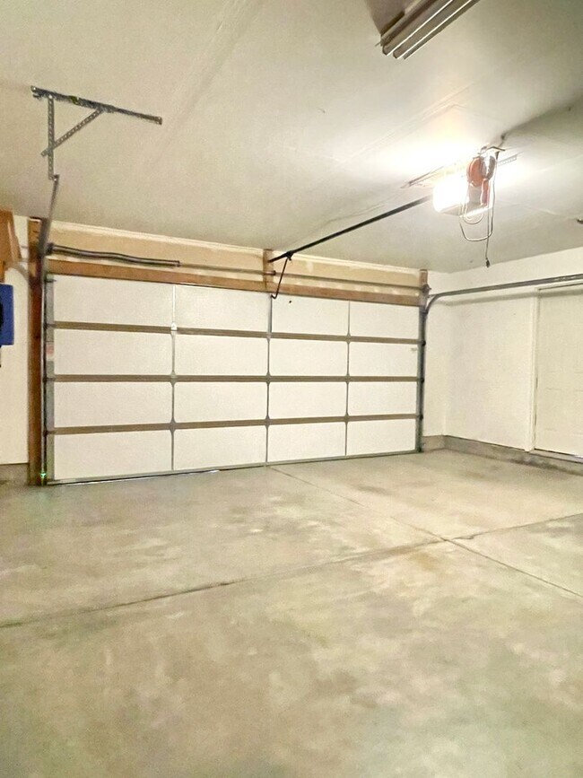 Building Photo - Spacious 3 Bed Home Near Hill AFB & I-15 – RV Parking + Fenced Yard