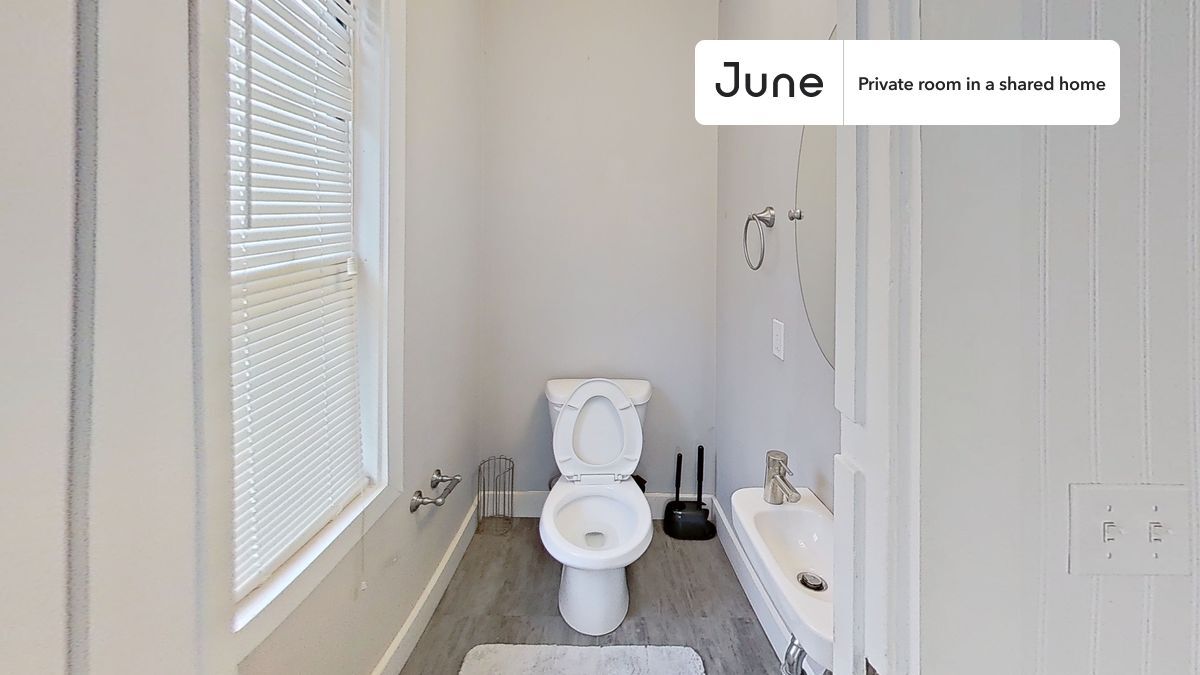 Building Photo - Room in Shared 4 bed/1.5 bath home