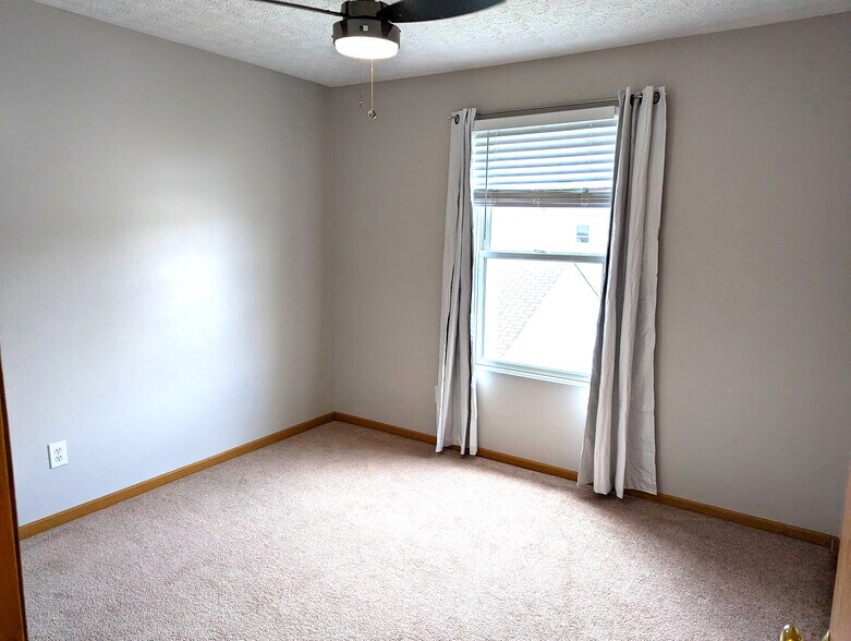 Third Bedroom - 9146 Drum Plz