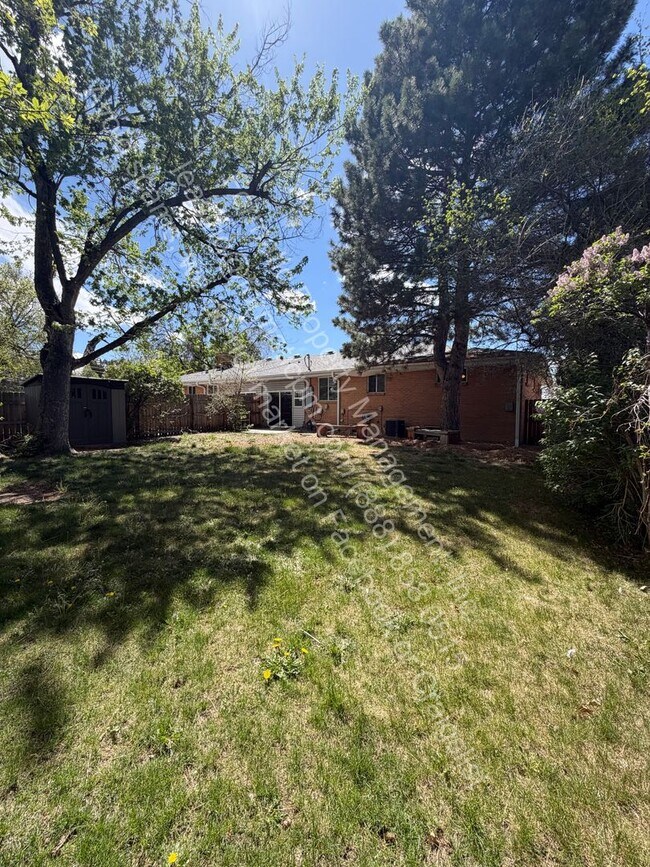 Building Photo - Pet Friendly - Spacious 4 Bedroom 1.5 Bathrooms Home with Flexible Layout in Wheat Ridge