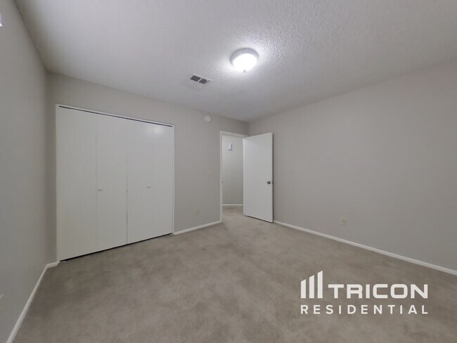 Building Photo - 9607 N 88th Dr