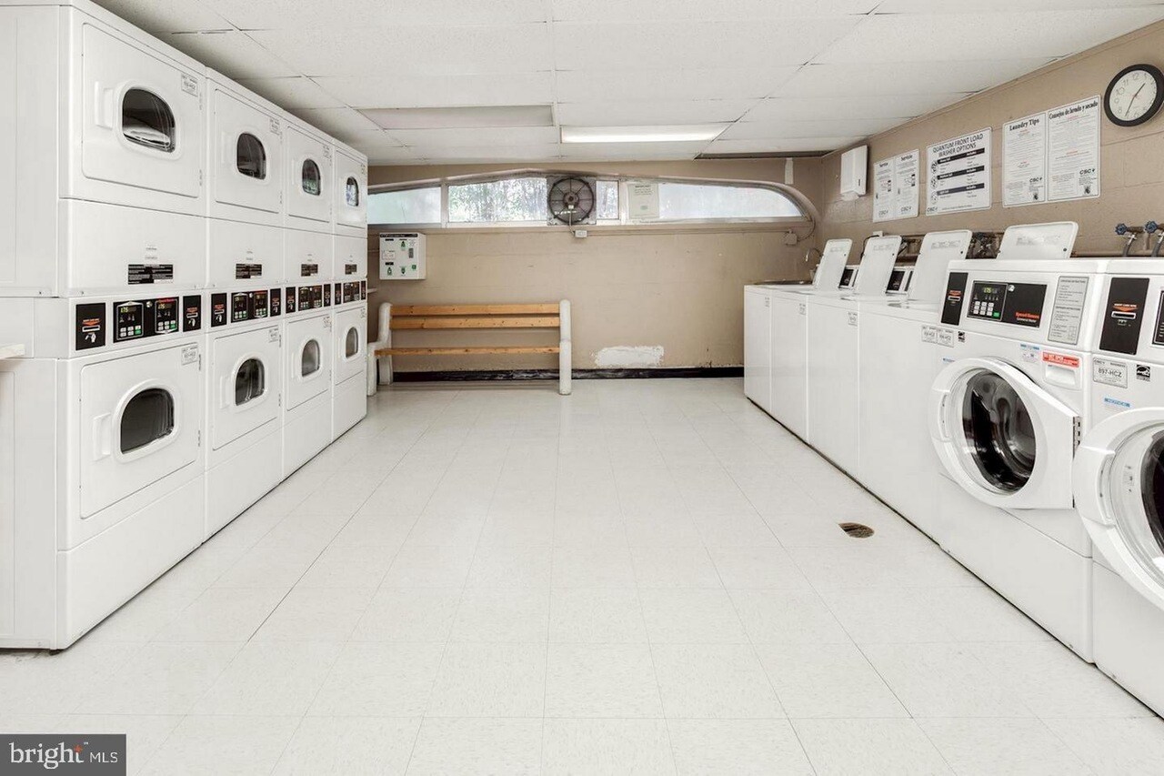 laundry facilities - 922 24th St NW