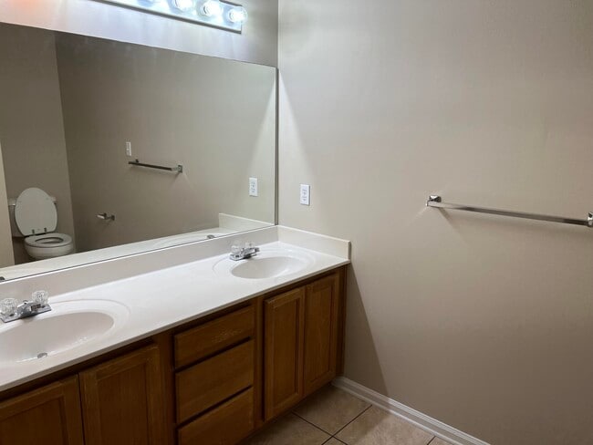 Building Photo - 732 E Mack Bayou Dr