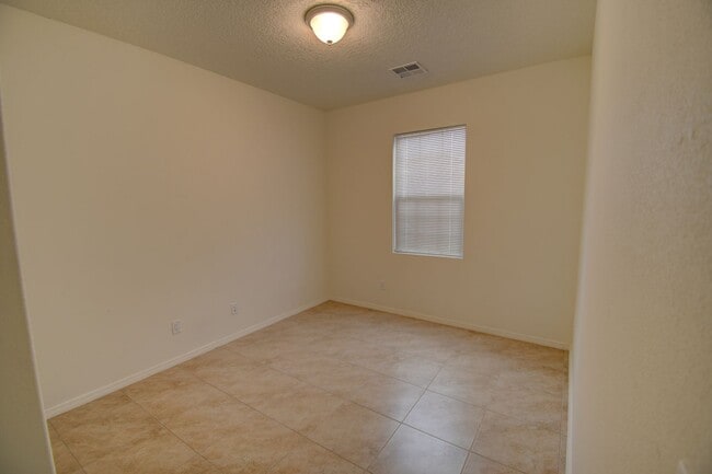Building Photo - New Twilight Home