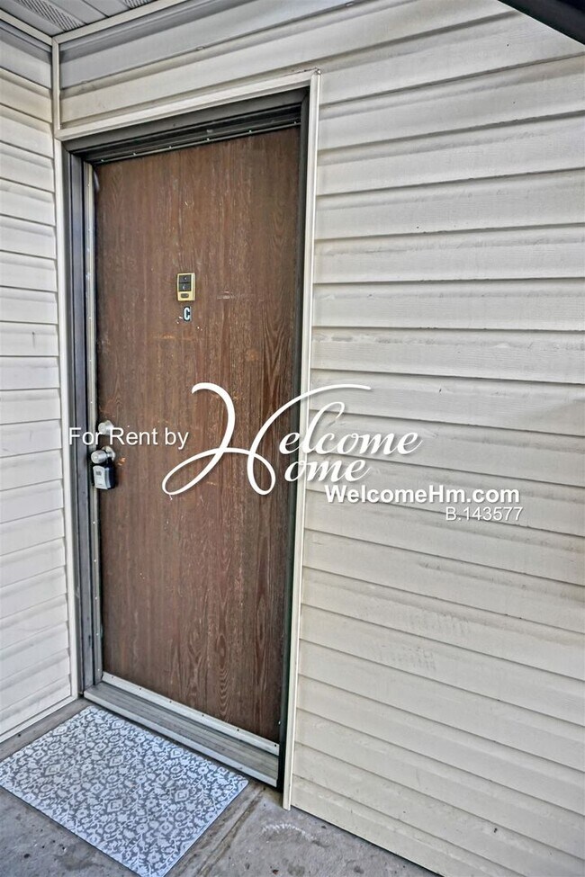 Building Photo - Convenient & Cozy Ground Level Condo Near ...