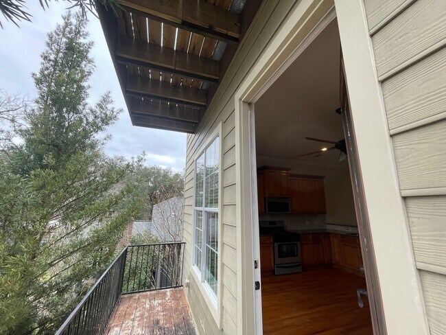 Building Photo - 1330 N Duval St