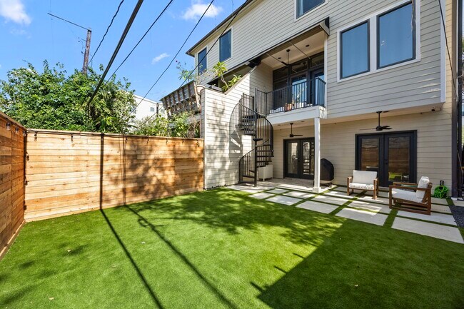 Building Photo - 1312 Crocker St