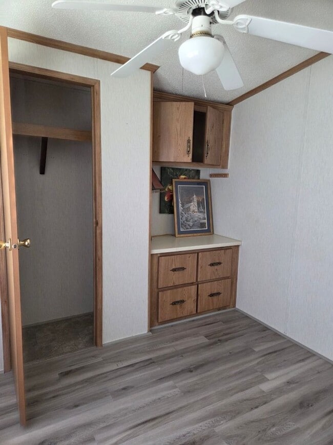 Building Photo - $1,350 - 2 Bedroom / 1 Bath Park Model in Tatham Mountain Park