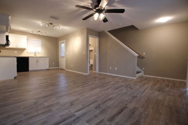 Building Photo - Available Now! 2 Bed 1.5 Bath Townhome! Li...