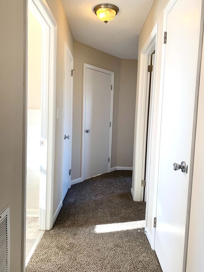 Building Photo - 498 Bunker Hill Rd