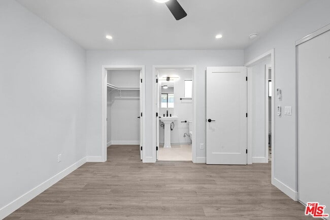 Building Photo - 1518 1/2 Stearns Dr