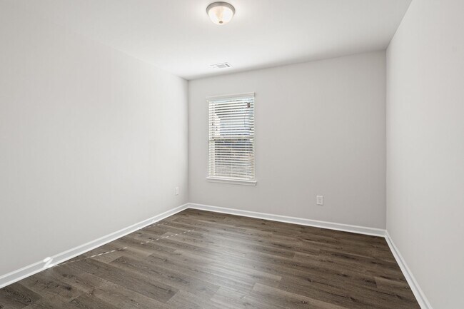 Building Photo - 4 Bed 2.5 Bath Single Family Home in Gaine...