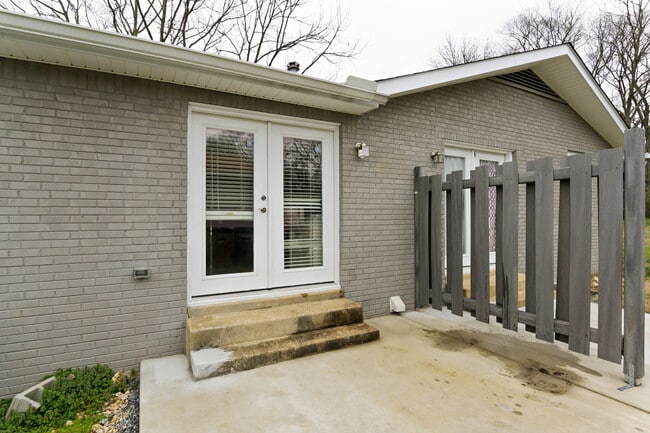 Building Photo - 6309 Thunderbird Dr